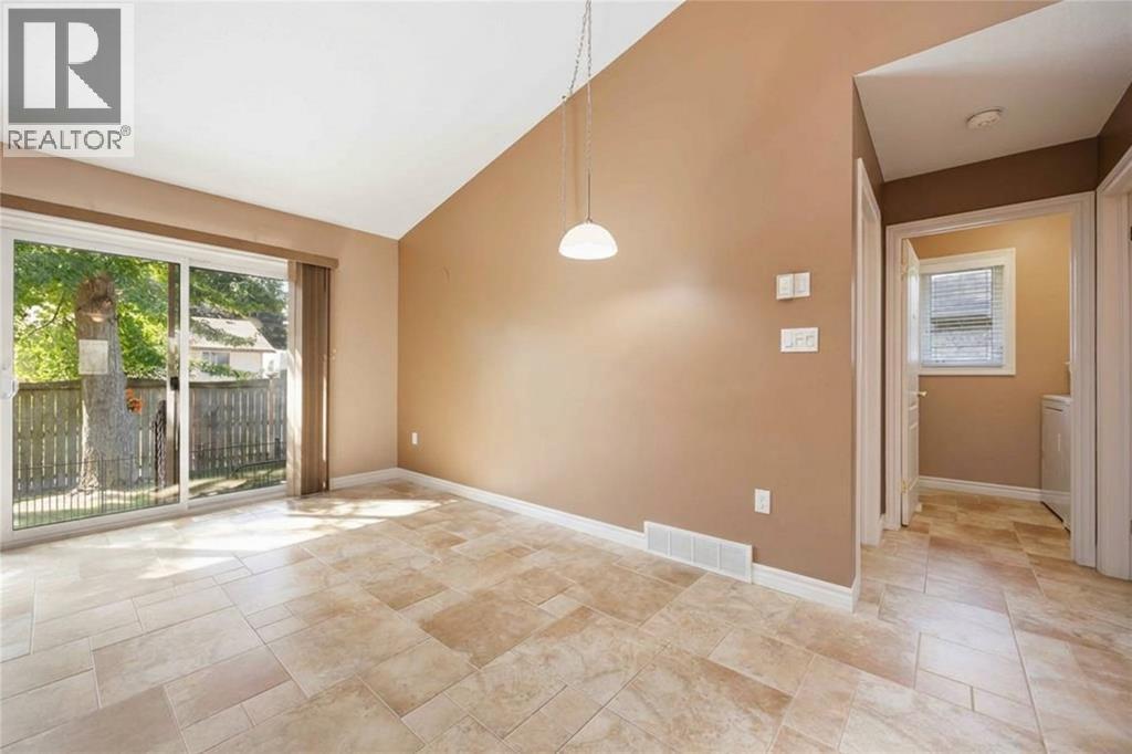 207 Cassandra Boulevard, Sarnia, Ontario  N7S 0A3 - Photo 7 - 26011413