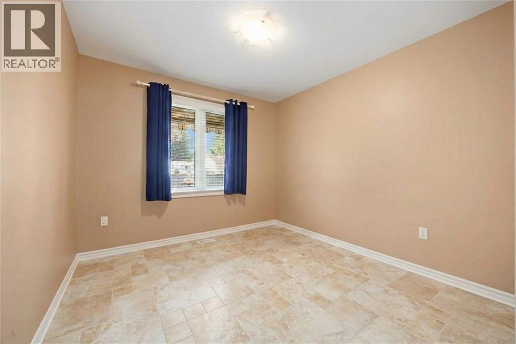 207 Cassandra Boulevard, Sarnia, Ontario  N7S 0A3 - Photo 8 - 26011413