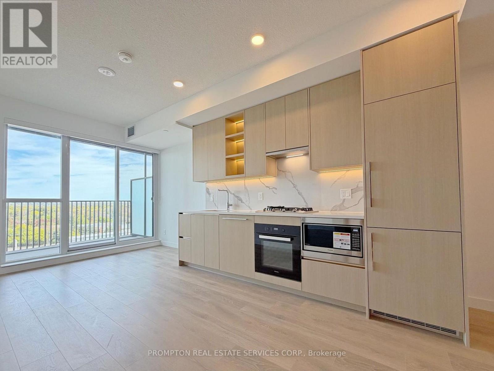 909 - 68 ESTHER SHINER BOULEVARD