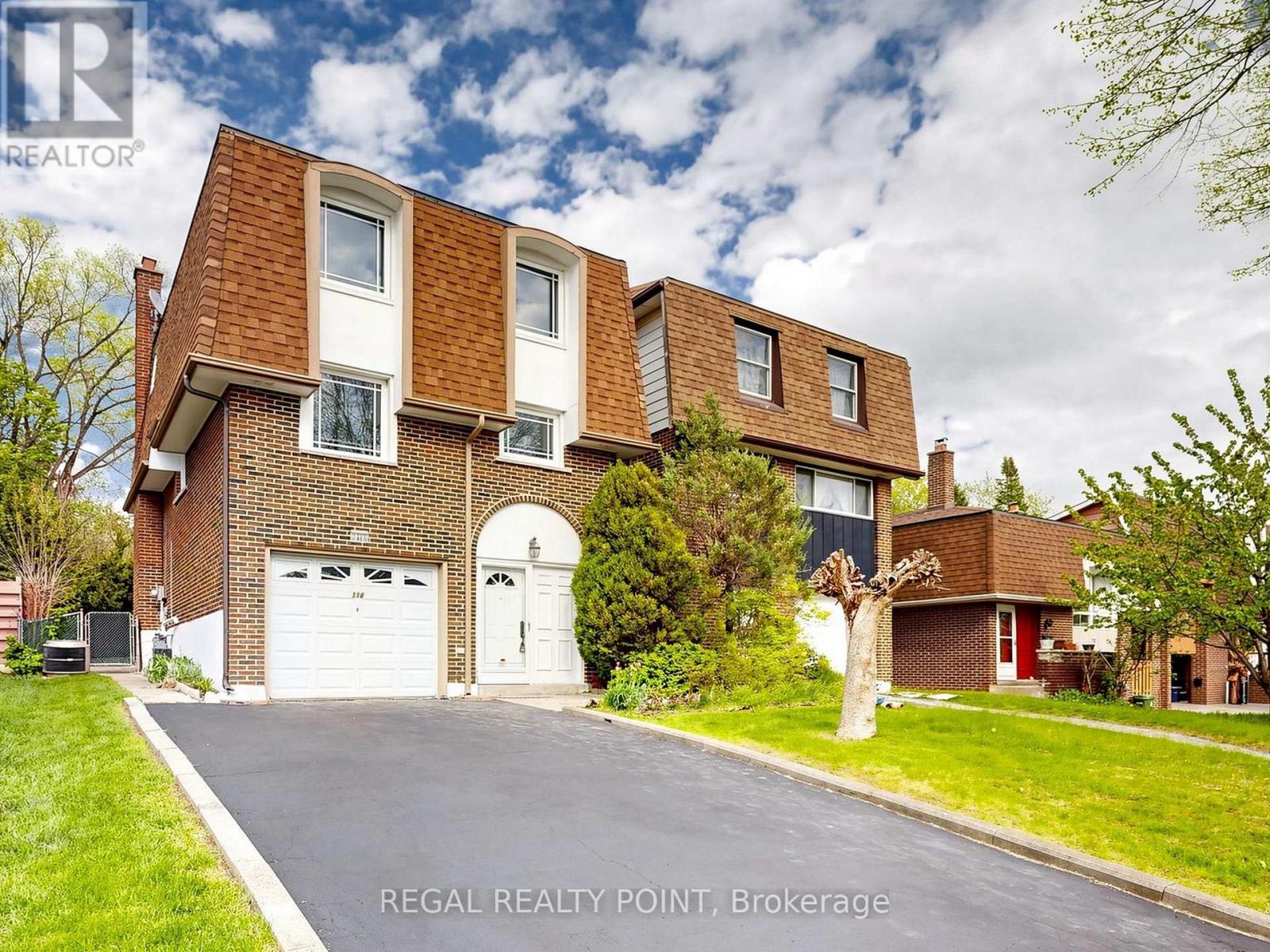 116 LOGANBERRY CRESCENT, Toronto, Ontario