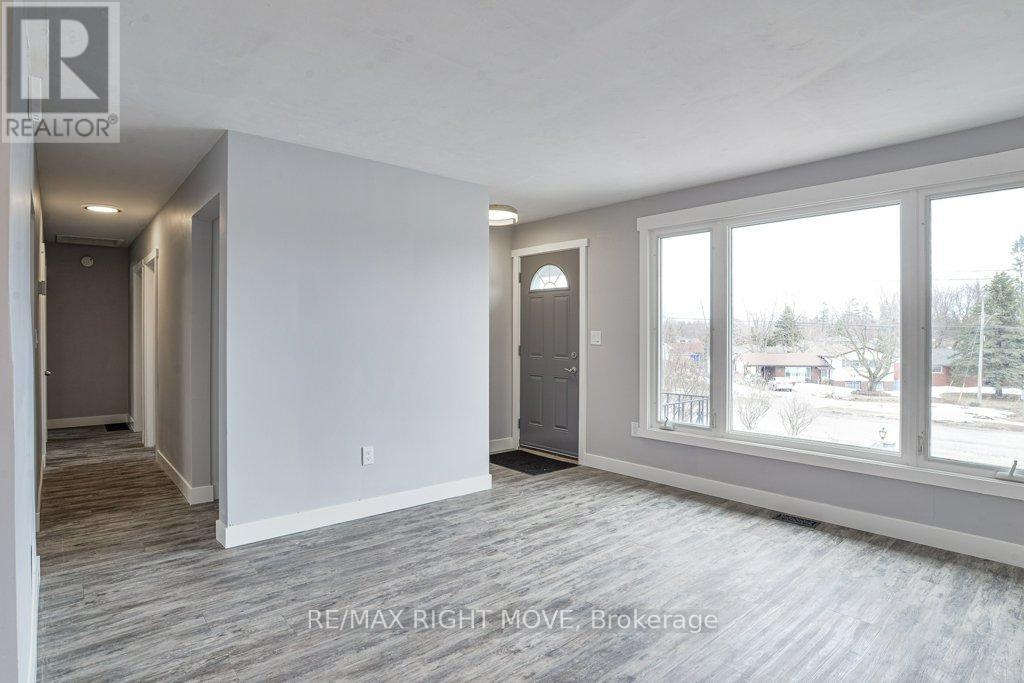 636 Mississaga Street W, Orillia, Ontario  L3V 3C6 - Photo 9 - S12964718