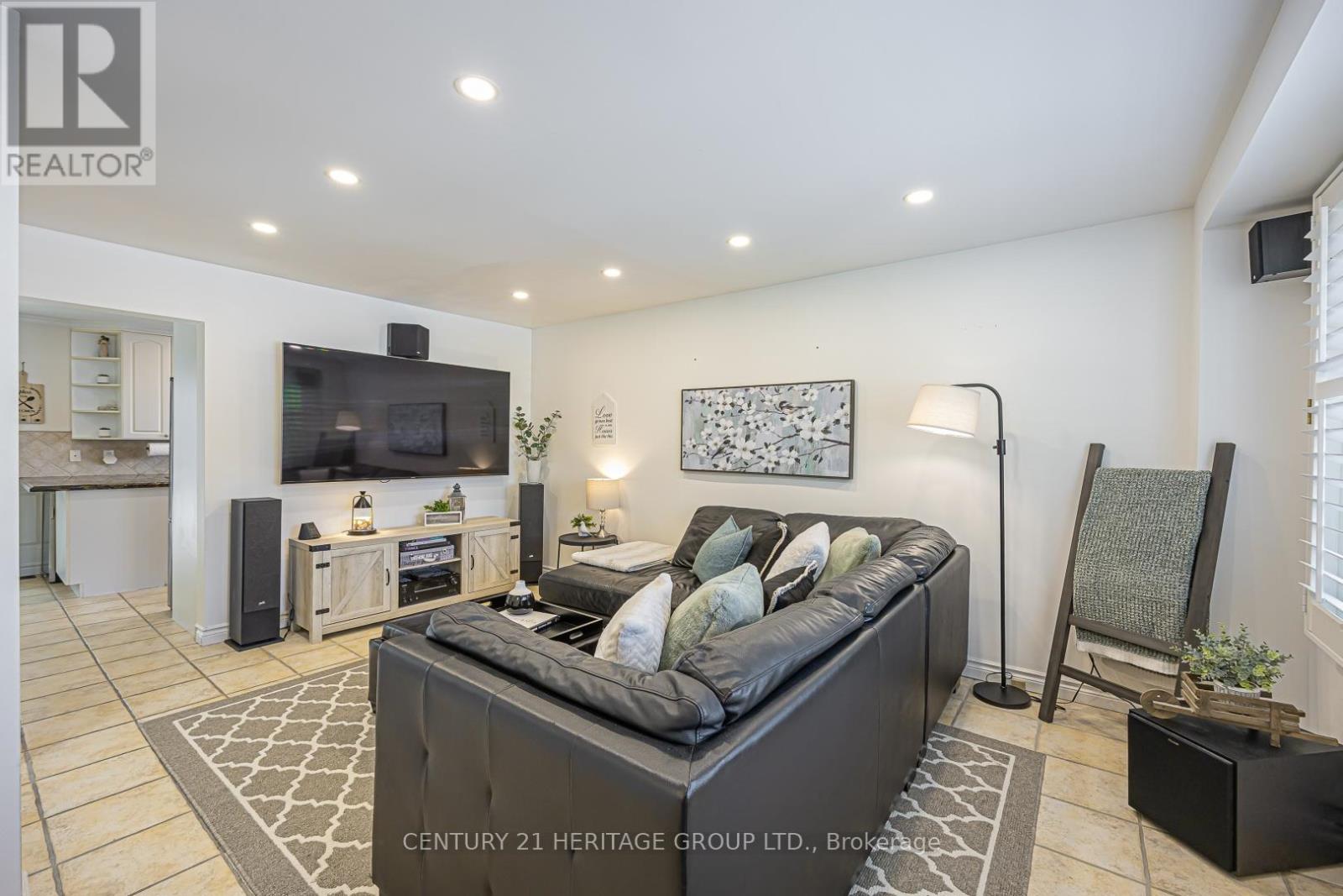279 Rockway Court, Newmarket, Ontario  L3Y 3M3 - Photo 5 - N13147692