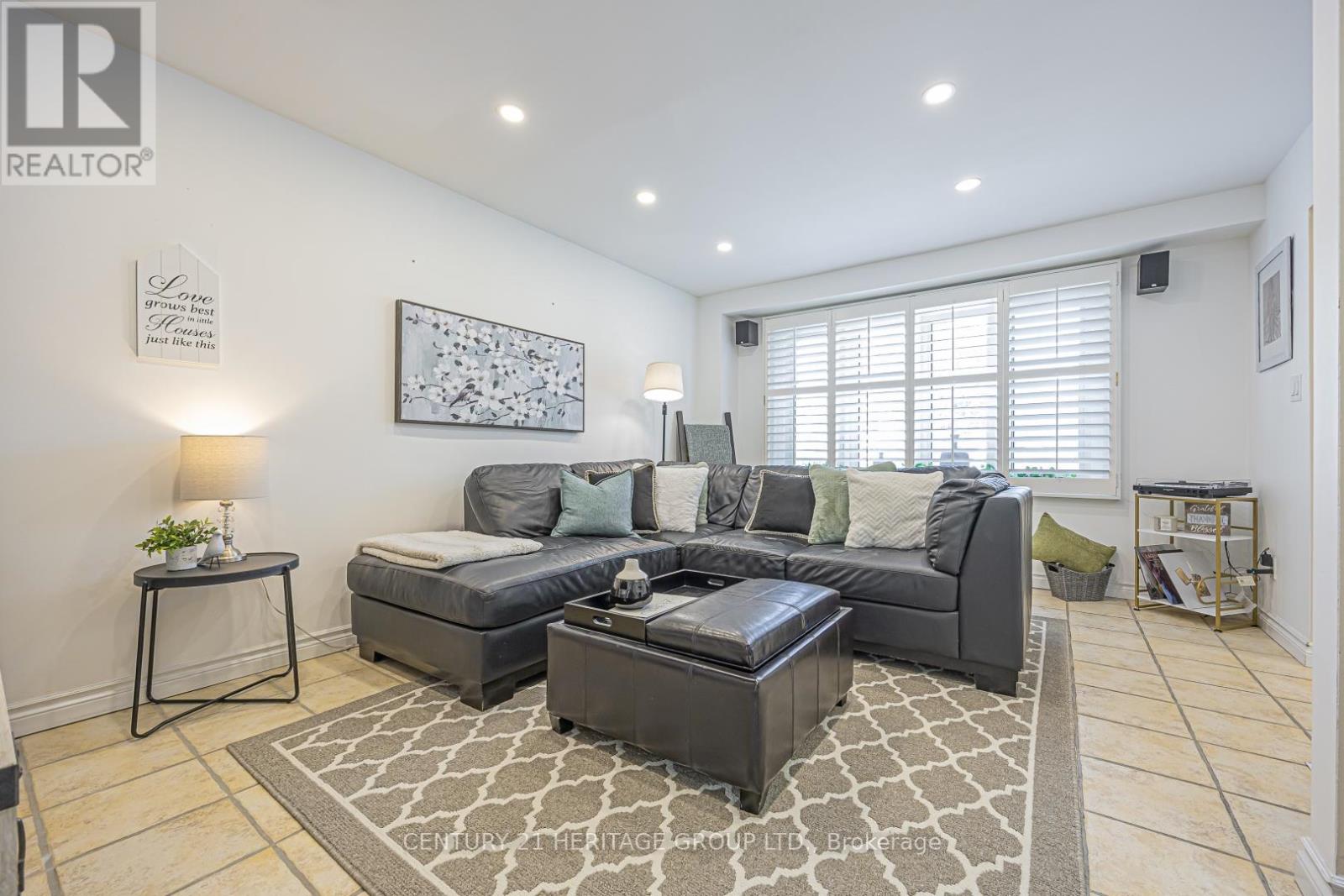 279 Rockway Court, Newmarket, Ontario  L3Y 3M3 - Photo 6 - N13147692
