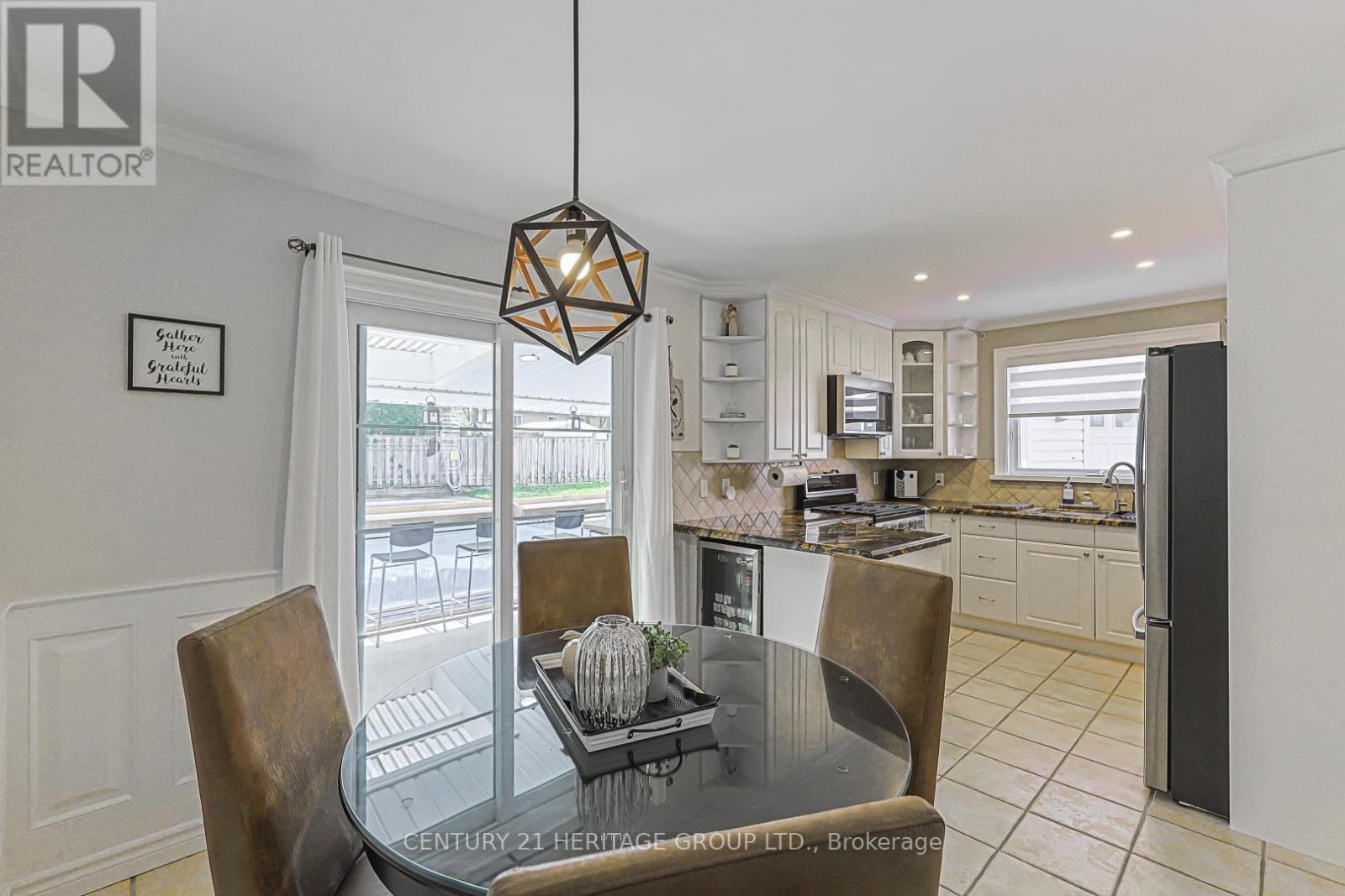 279 Rockway Court, Newmarket, Ontario  L3Y 3M3 - Photo 9 - N13147692
