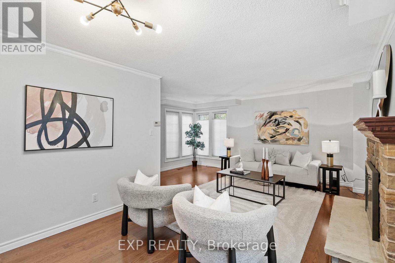24 Juniper Crescent, Markham, Ontario  L3R 3Z7 - Photo 3 - N13147698
