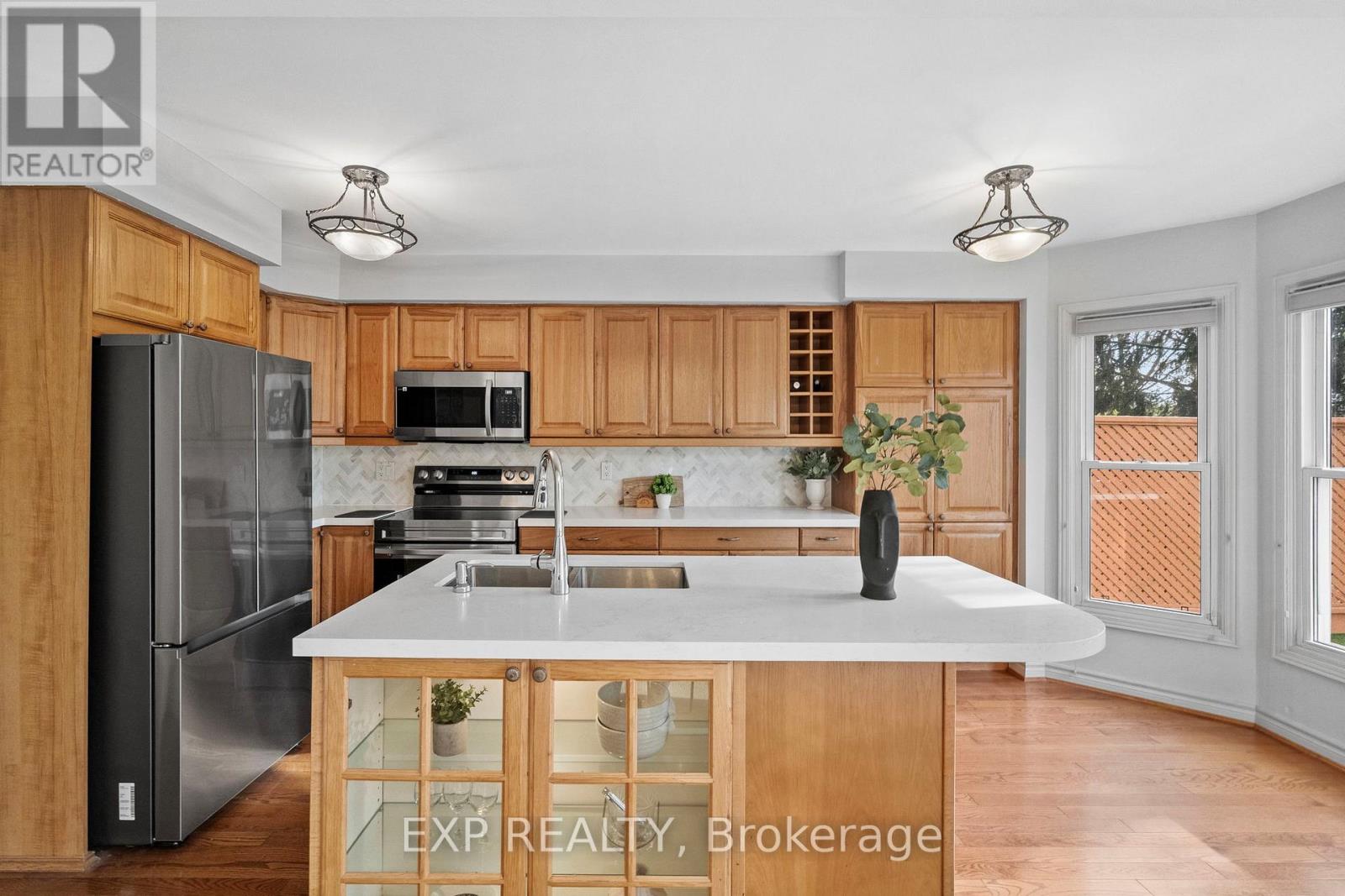 24 Juniper Crescent, Markham, Ontario  L3R 3Z7 - Photo 5 - N13147698