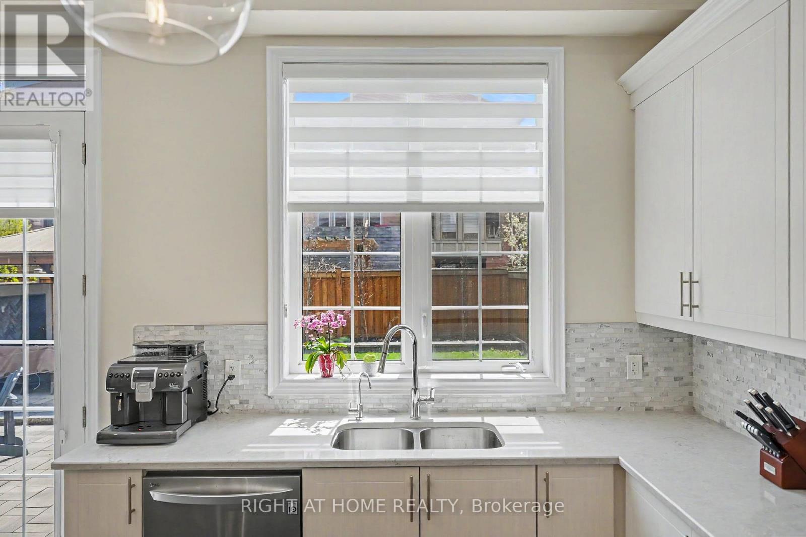 5 Rossini Drive, Richmond Hill, Ontario  L4E 0R6 - Photo 6 - N13147730