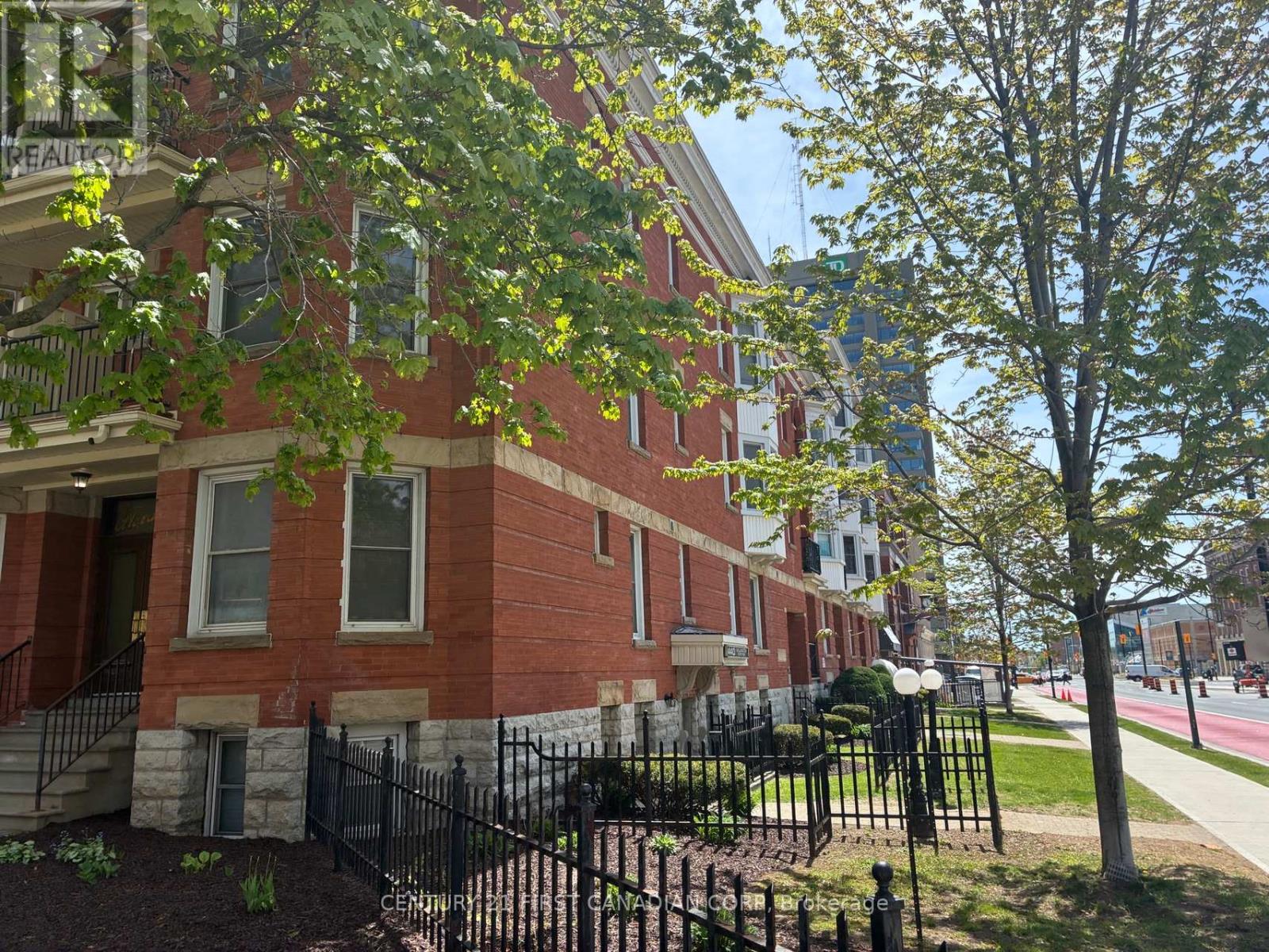 202 - 275 Queens Avenue, London East, Ontario  N6B 1X2 - Photo 1 - X13147798