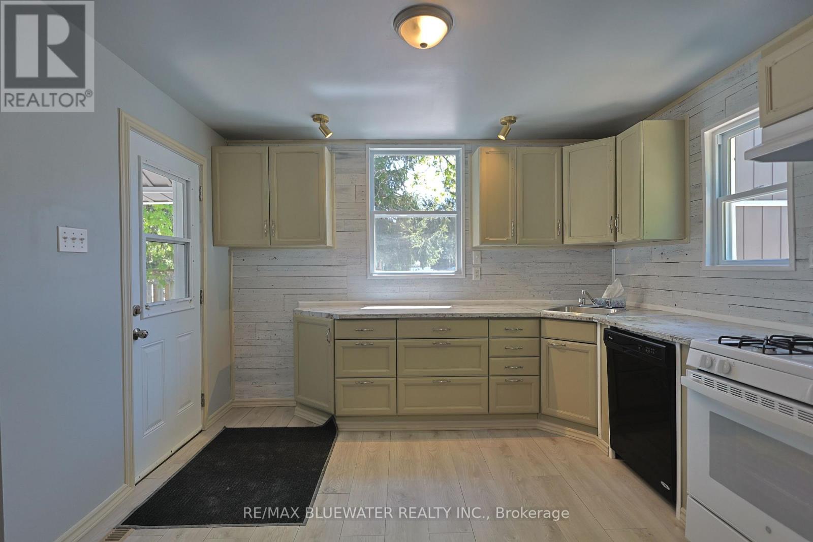 76 Franklin Street, Lambton Shores, Ontario  N0M 2N0 - Photo 20 - X13147846