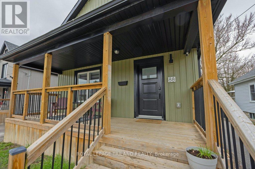 88 Briscoe Street E, London South, Ontario  N6C 1X2 - Photo 3 - X13147884