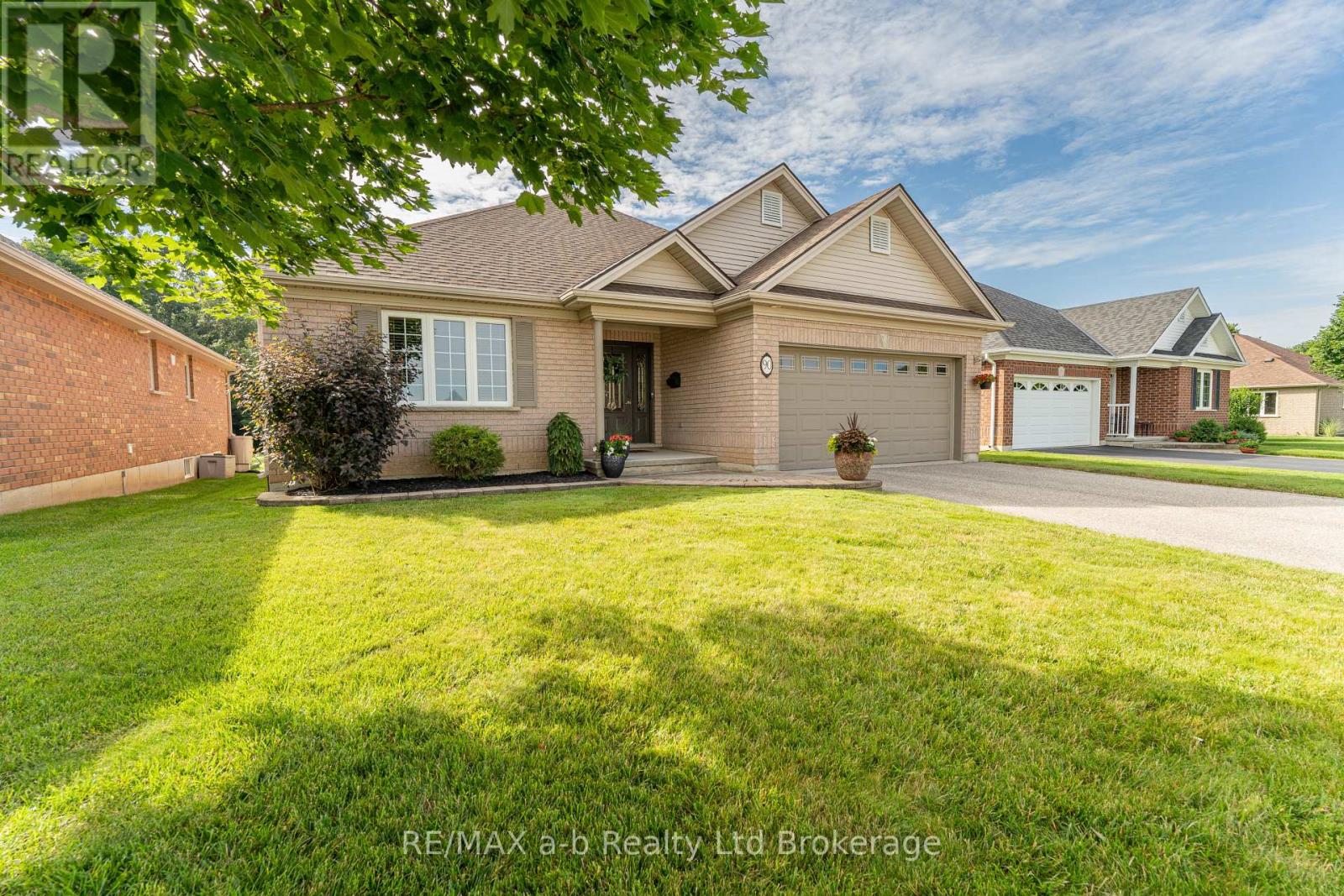 90 Weston Drive, Tillsonburg, Ontario  N4G 5W9 - Photo 2 - X13147892
