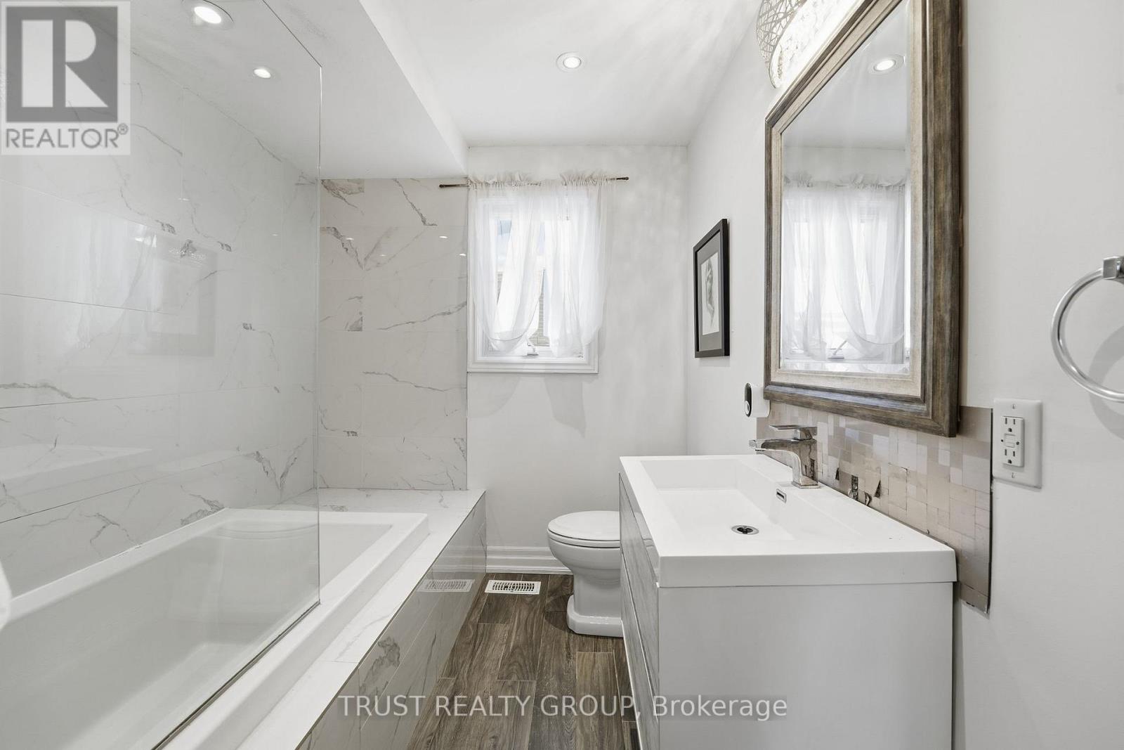9 Del Ria Drive, Toronto, Ontario  M6L 1L9 - Photo 30 - W13146586