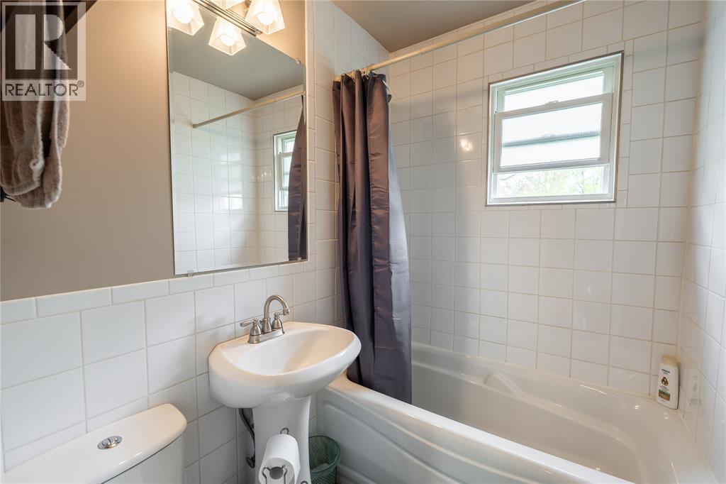 736 Southern Avenue, Sarnia, Ontario  N7T 7E3 - Photo 12 - 26011520