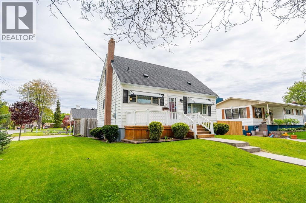 736 Southern Avenue, Sarnia, Ontario  N7T 7E3 - Photo 2 - 26011520