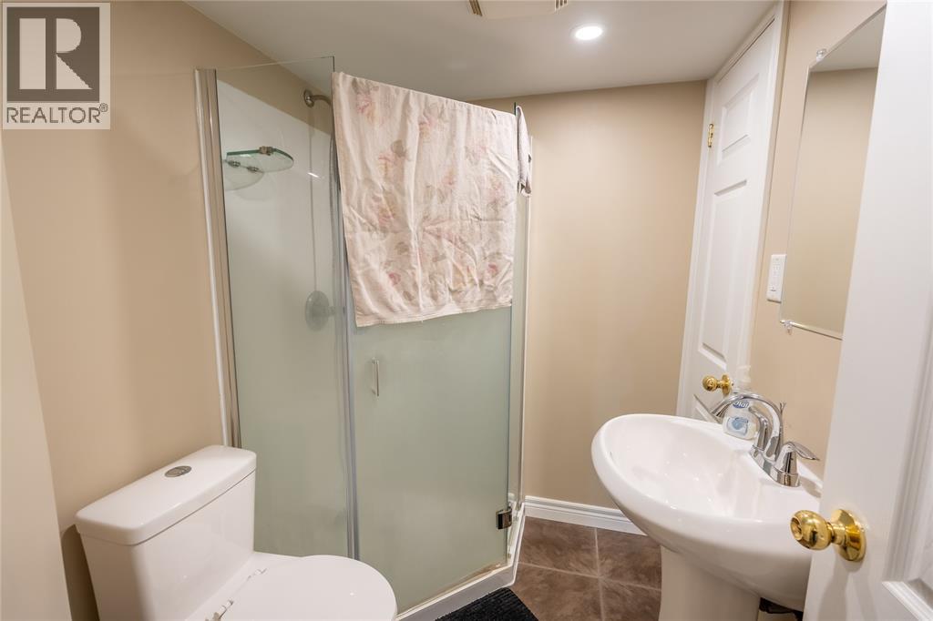 736 Southern Avenue, Sarnia, Ontario  N7T 7E3 - Photo 23 - 26011520