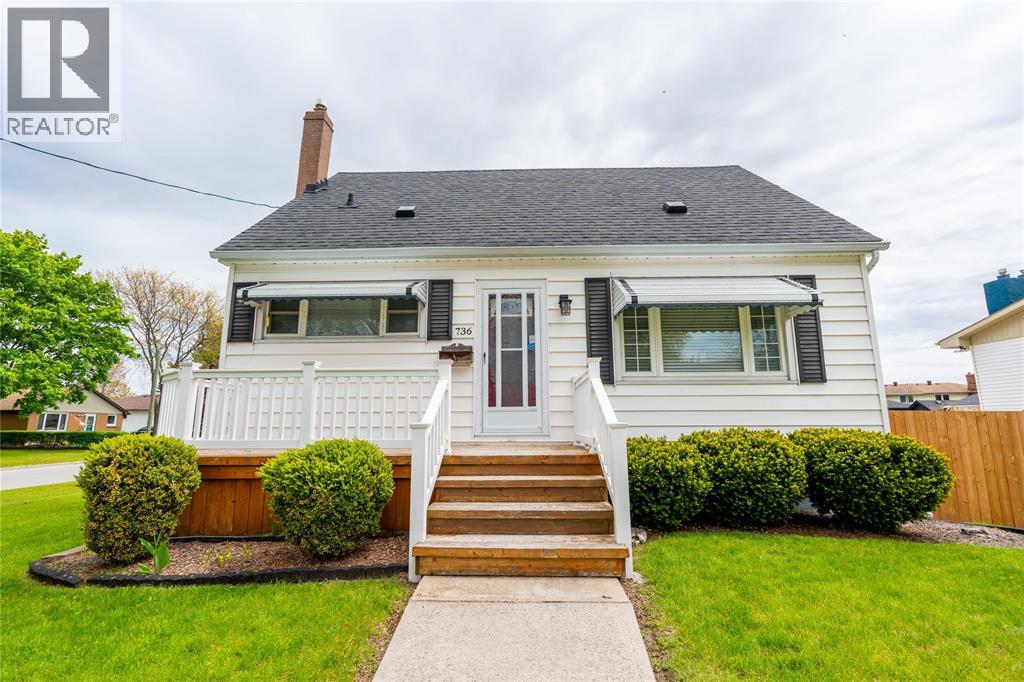 736 Southern Avenue, Sarnia, Ontario  N7T 7E3 - Photo 3 - 26011520
