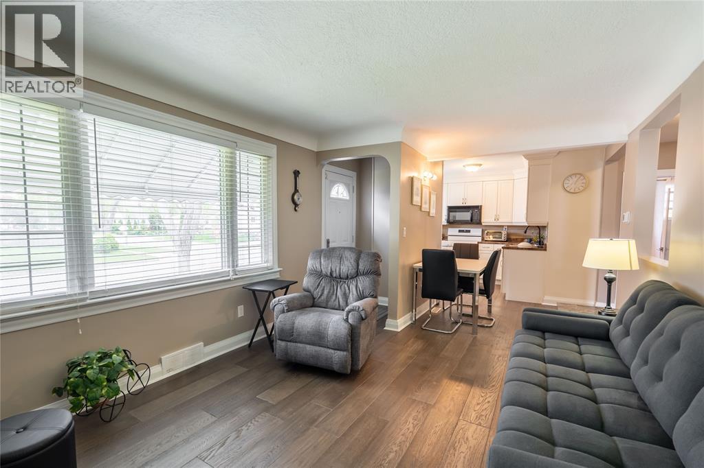 736 Southern Avenue, Sarnia, Ontario  N7T 7E3 - Photo 6 - 26011520