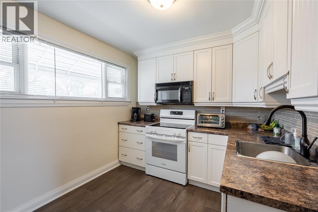 736 Southern Avenue, Sarnia, Ontario  N7T 7E3 - Photo 9 - 26011520