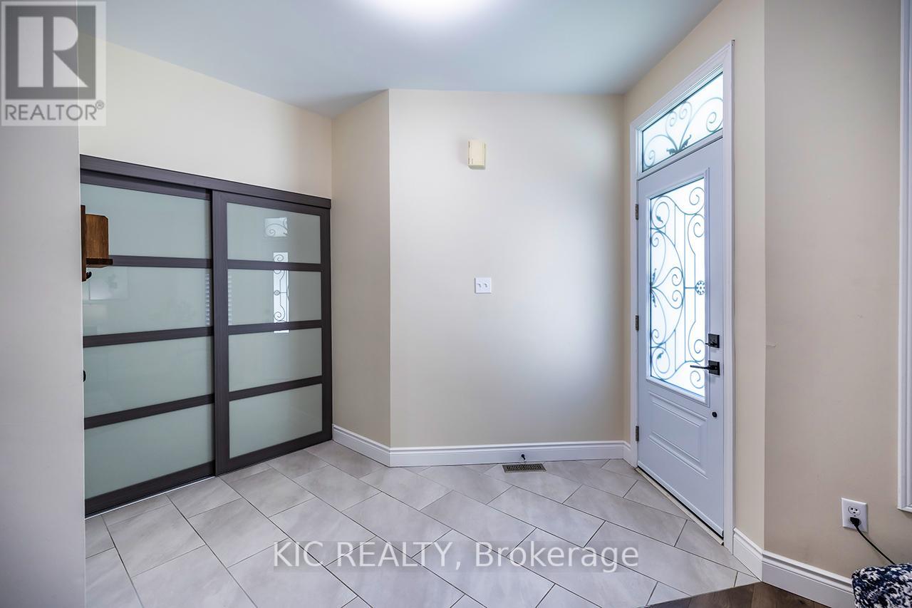 141 Waller Street, Whitby, Ontario L1R 2K7 - Photo 3 - E13147860