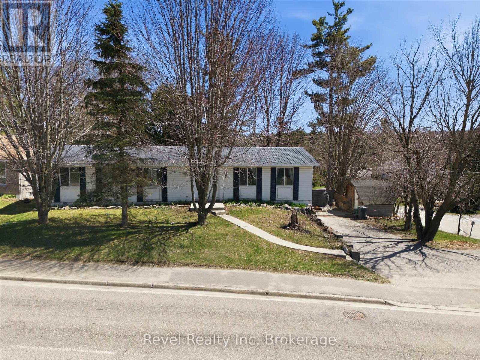 3 Wellington Street, Bracebridge, Ontario  P1L 1E8 - Photo 1 - X13147876