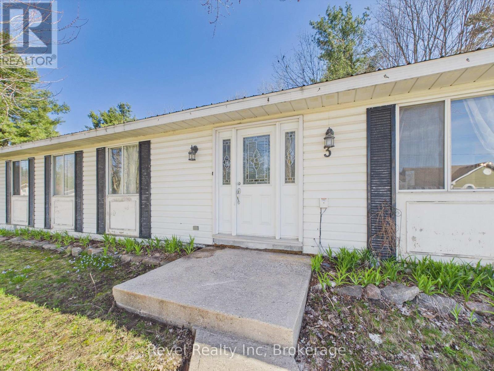 3 Wellington Street, Bracebridge, Ontario  P1L 1E8 - Photo 3 - X13147876