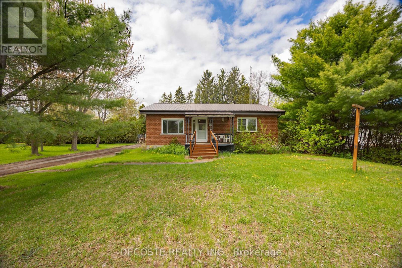 21985 Main Street, North Glengarry, Ontario K0B 1H0 - Photo 1 - X13147878