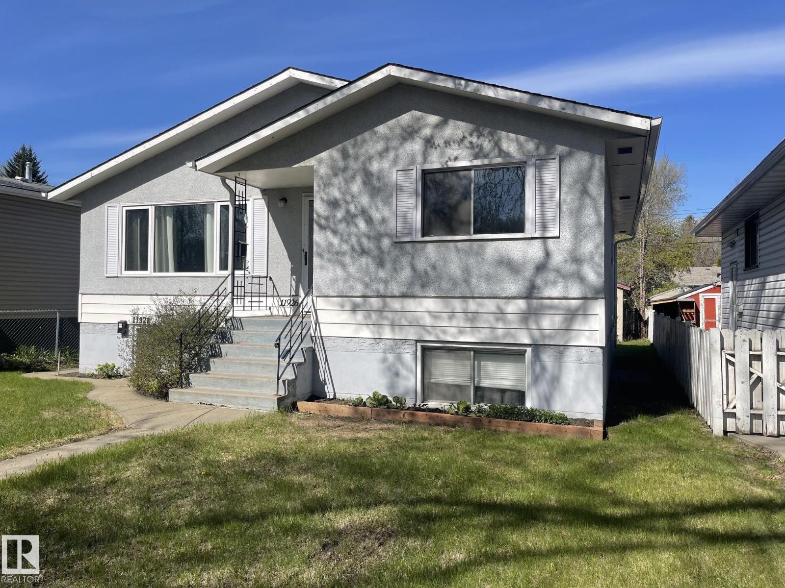 11926/11928 56 ST NW, edmonton, Alberta