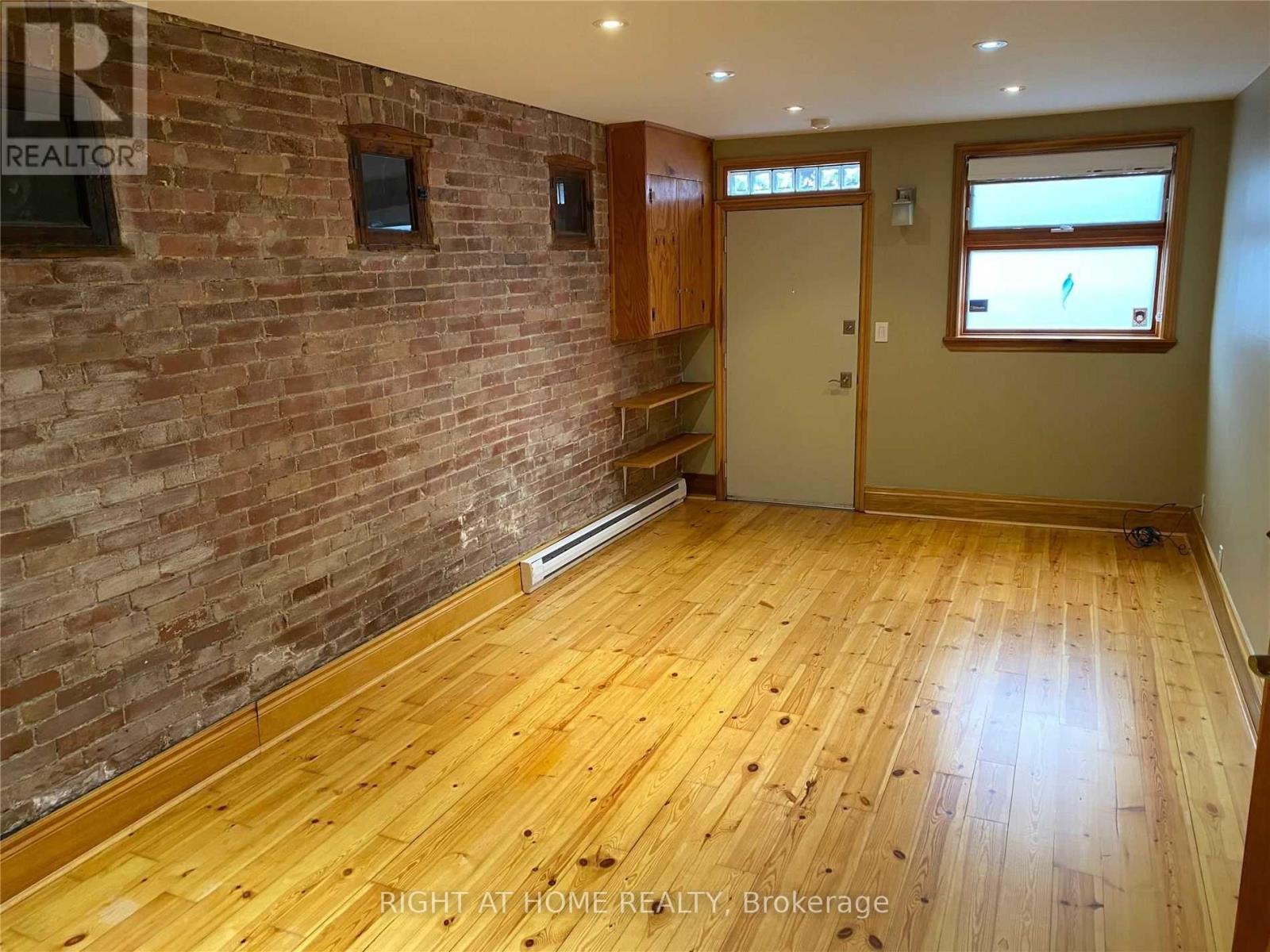 22 Croft Street, Toronto, Ontario  M5S 2N8 - Photo 2 - C13147766