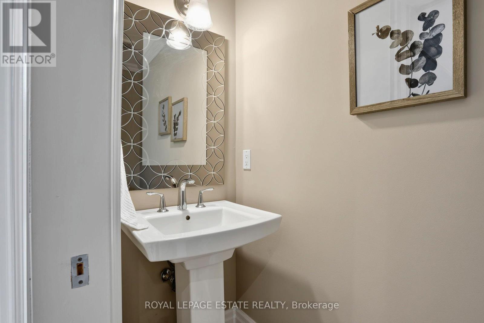 63 Beaufort Road, Toronto, Ontario  M4E 1M8 - Photo 17 - E13147864