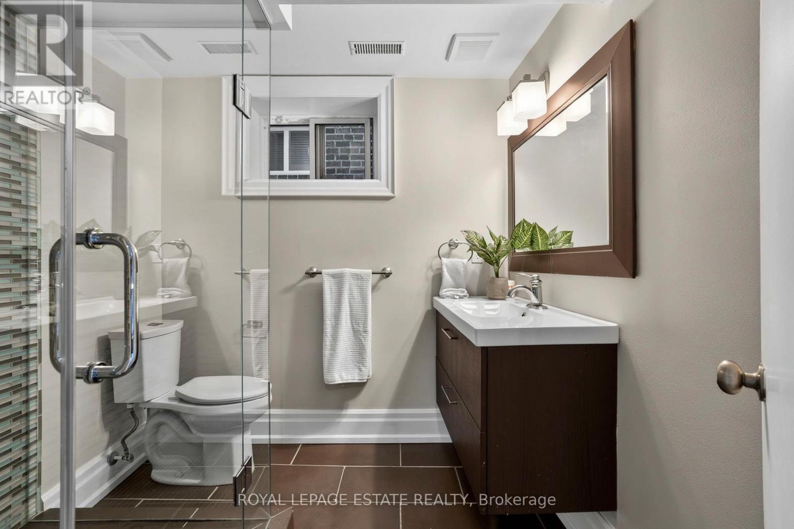 63 Beaufort Road, Toronto, Ontario  M4E 1M8 - Photo 32 - E13147864