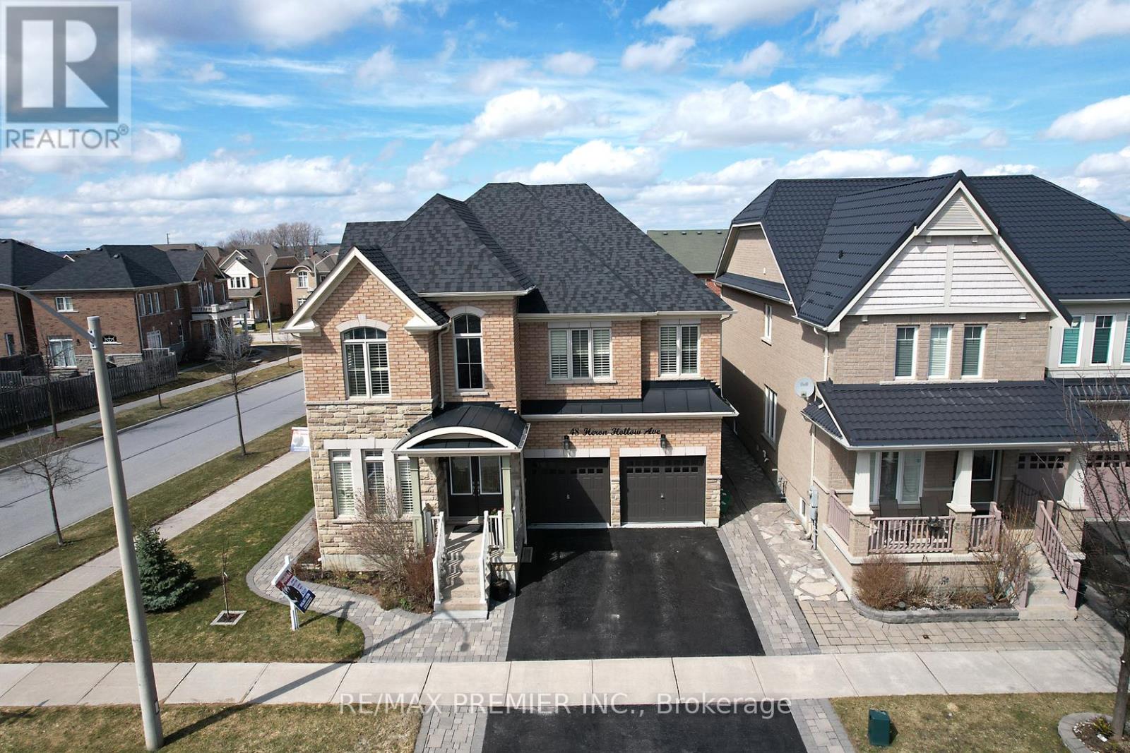 48 HERON HOLLOW AVENUE, Richmond Hill, Ontario