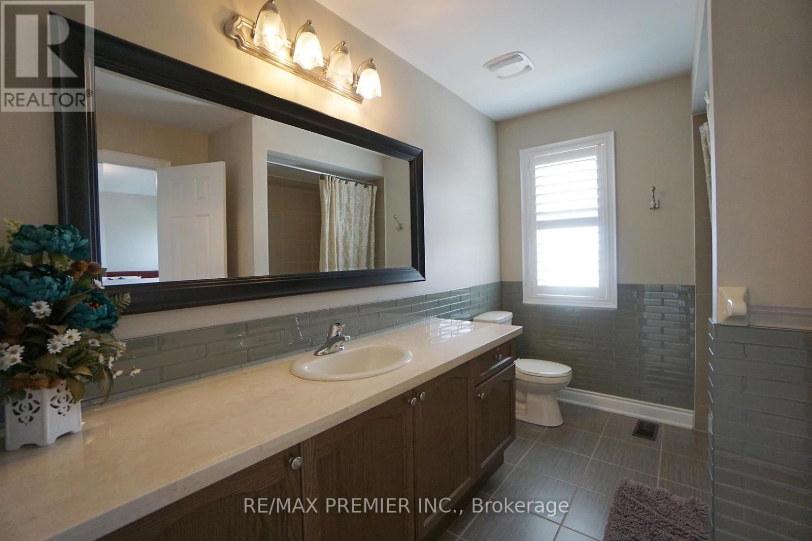 48 Heron Hollow Avenue, Richmond Hill, Ontario  L4E 0G9 - Photo 17 - N13147774