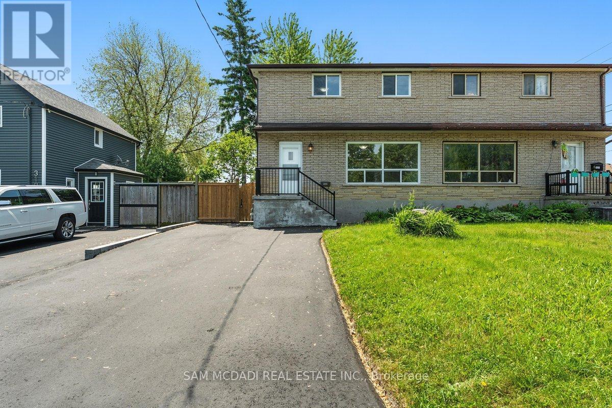 325 BANFF AVENUE, Oshawa, Ontario