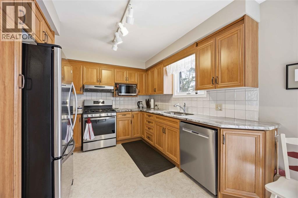 4361 Third Street, Petrolia, Ontario  N0N 1R0 - Photo 8 - 26007555