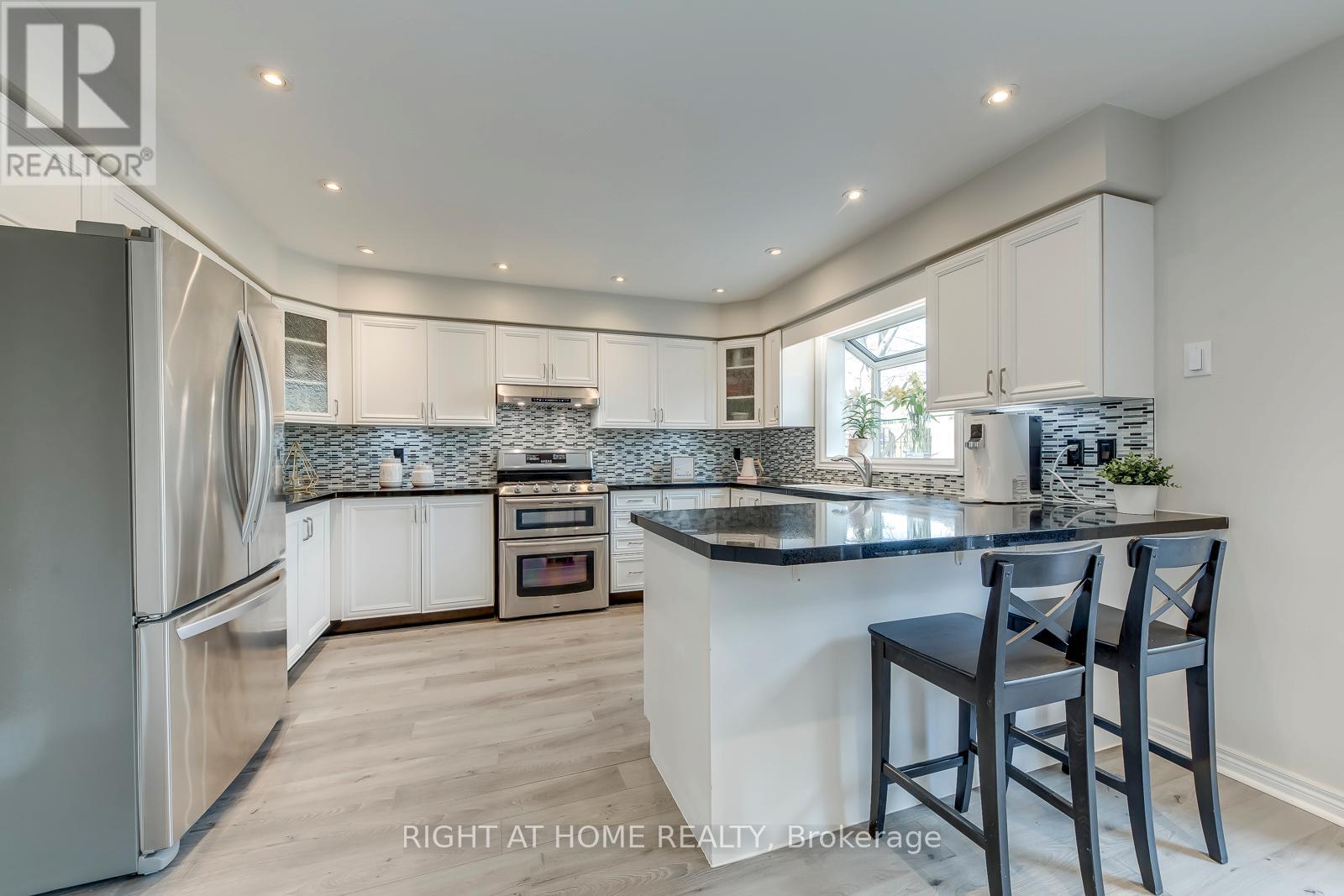 1403 Bayshire Drive, Oakville, Ontario  L6H 6E8 - Photo 17 - W13147764