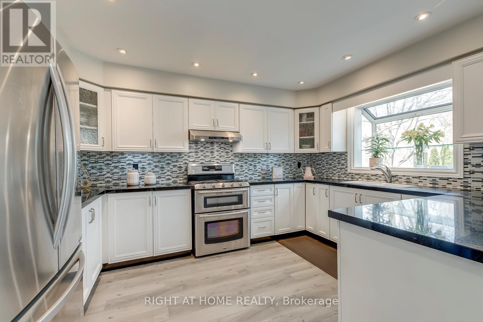 1403 Bayshire Drive, Oakville, Ontario  L6H 6E8 - Photo 18 - W13147764