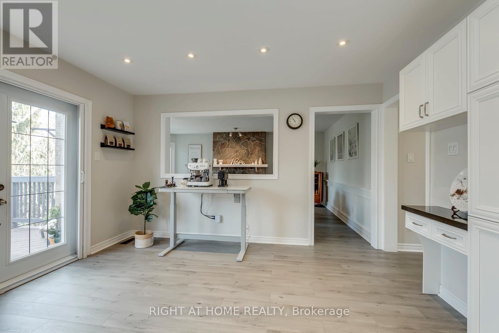 1403 Bayshire Drive, Oakville, Ontario  L6H 6E8 - Photo 21 - W13147764