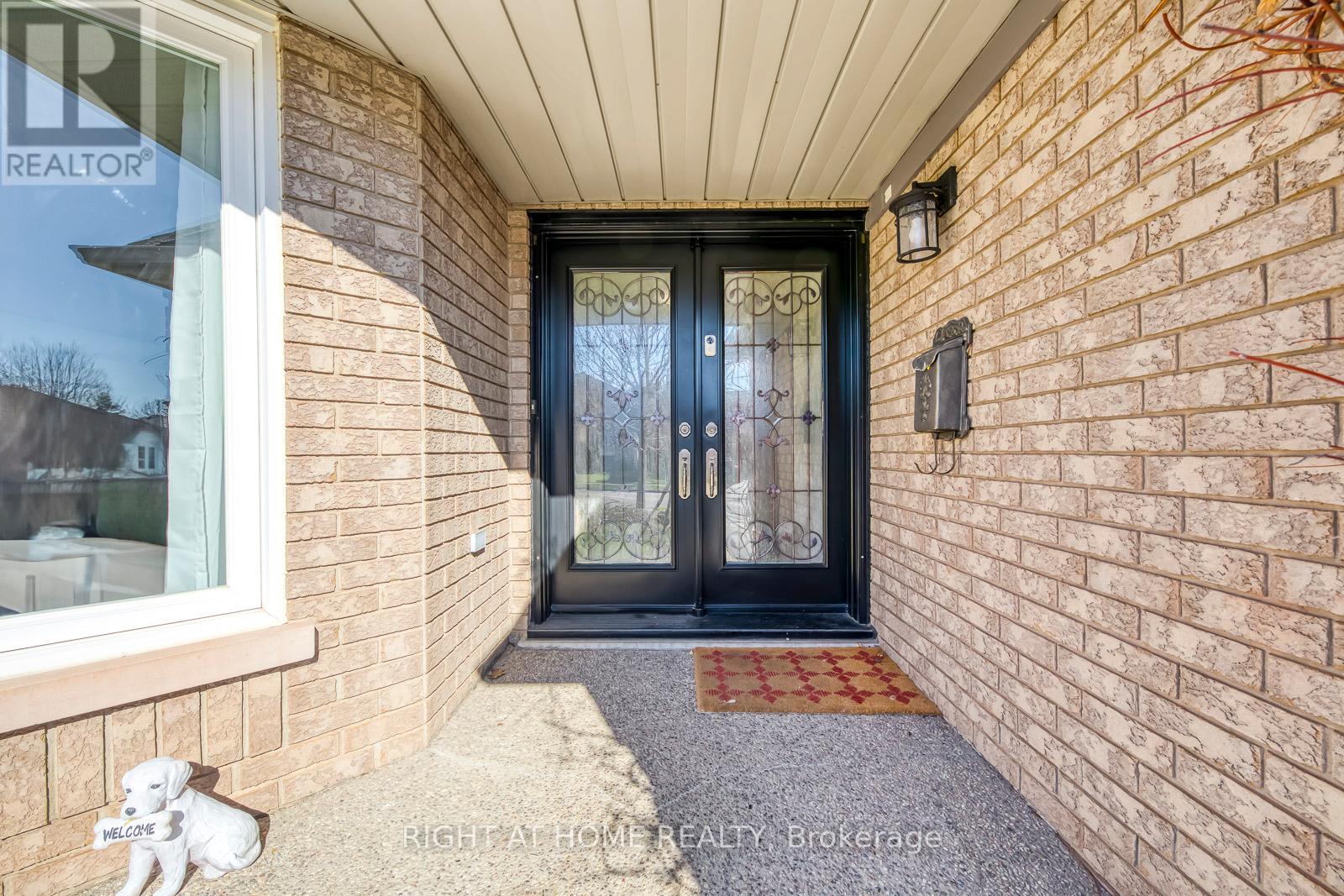 1403 Bayshire Drive, Oakville, Ontario  L6H 6E8 - Photo 7 - W13147764