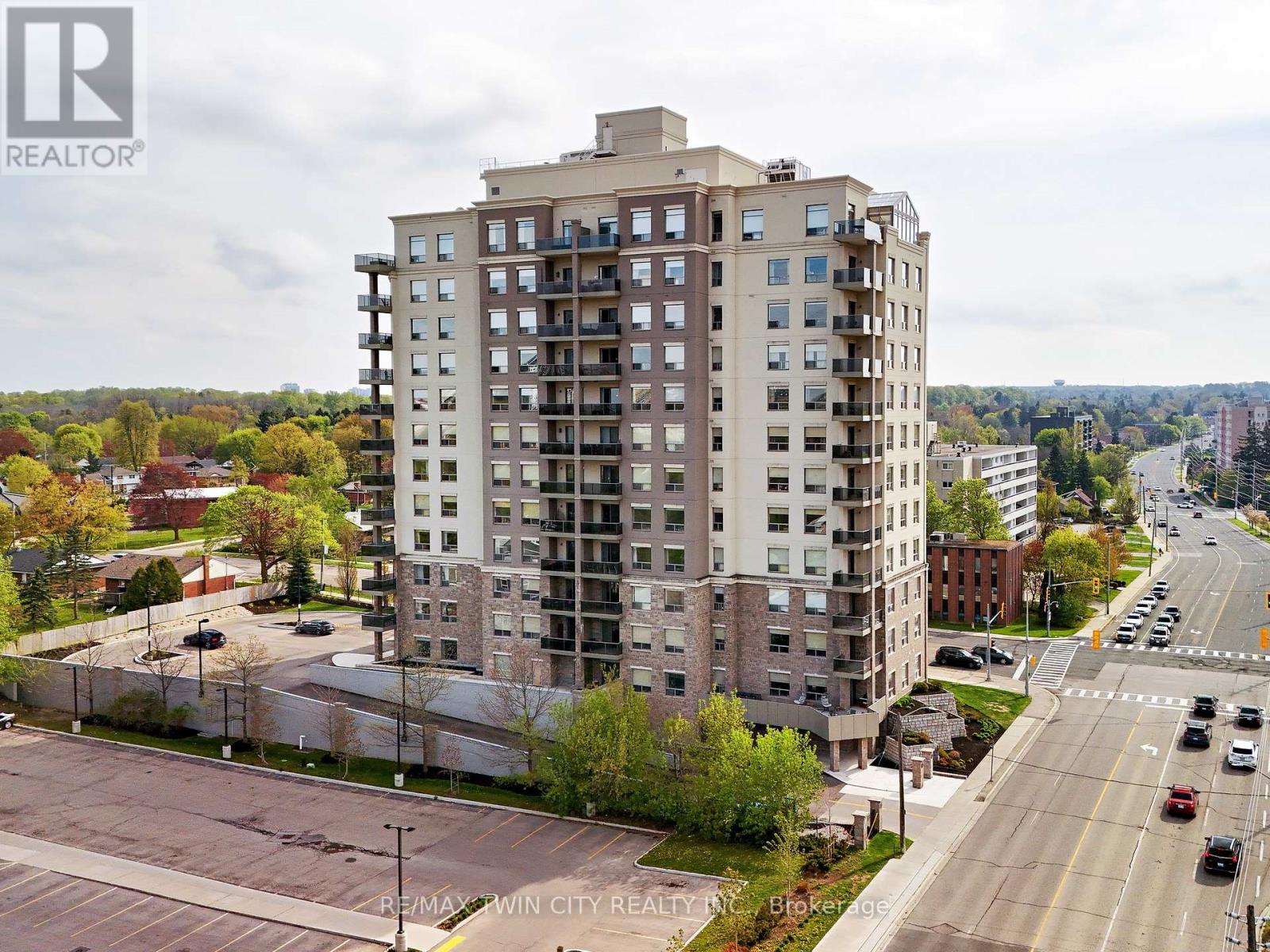 405 - 223 Erb Street W, Waterloo, Ontario  N2L 0B3 - Photo 2 - X13147752