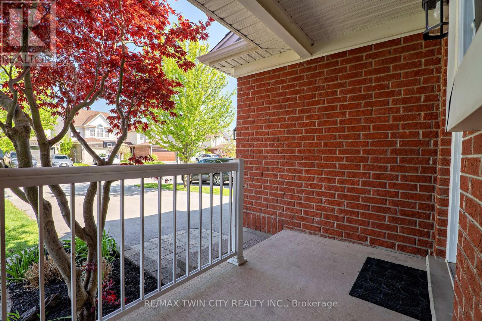 635 Bonavista Drive, Waterloo, Ontario  N2K 4B3 - Photo 3 - X13147848