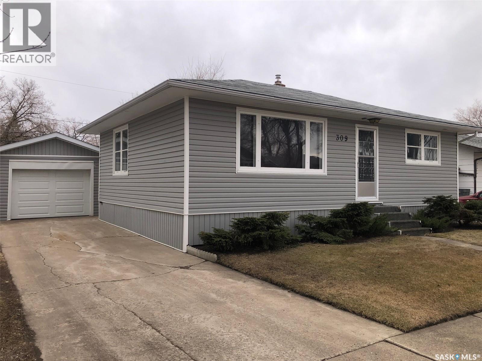 309 Fifth Avenue E, Canora, Saskatchewan  S0A 0L0 - Photo 2 - SK034784
