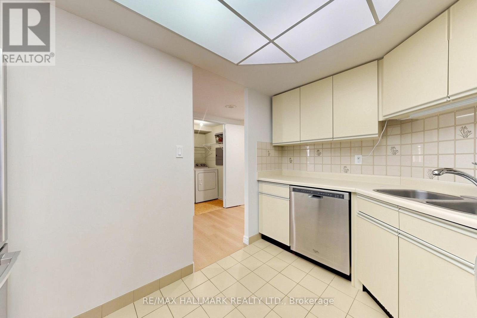 911 - 10 Kenneth Avenue, Toronto, Ontario  M2N 6K6 - Photo 10 - C13148088