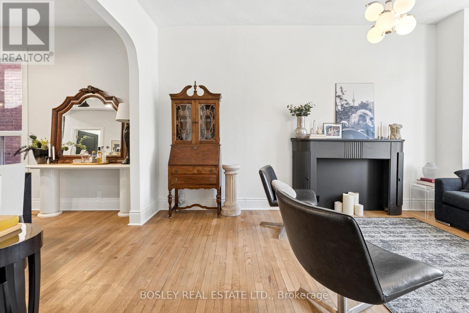 40 Halton Street, Toronto, Ontario  M6J 1R3 - Photo 6 - C13148100