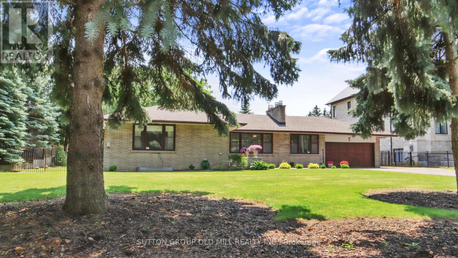 9 Westmount Park Road, Toronto, Ontario  M9P 1R4 - Photo 3 - W13147660