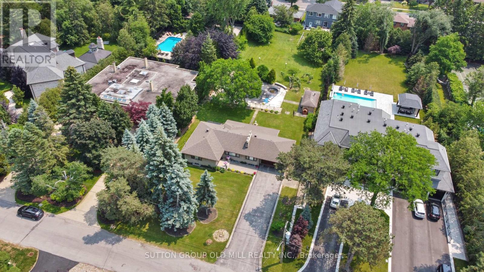 9 Westmount Park Road, Toronto, Ontario  M9P 1R4 - Photo 2 - W13147660