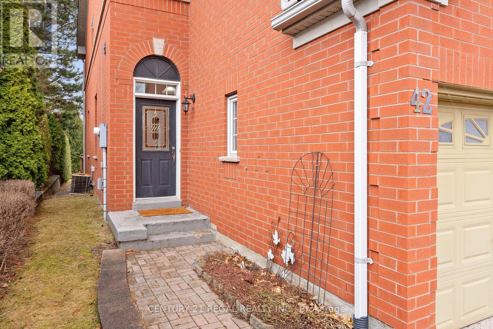 42 Ballymore Drive, Aurora, Ontario  L4G 7E6 - Photo 4 - N13147952