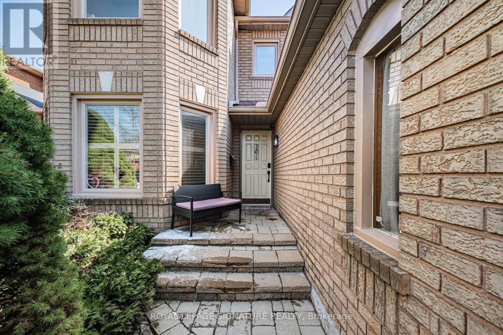 59 Edenbridge Drive, Vaughan, Ontario  L4J 7V3 - Photo 3 - N13148036