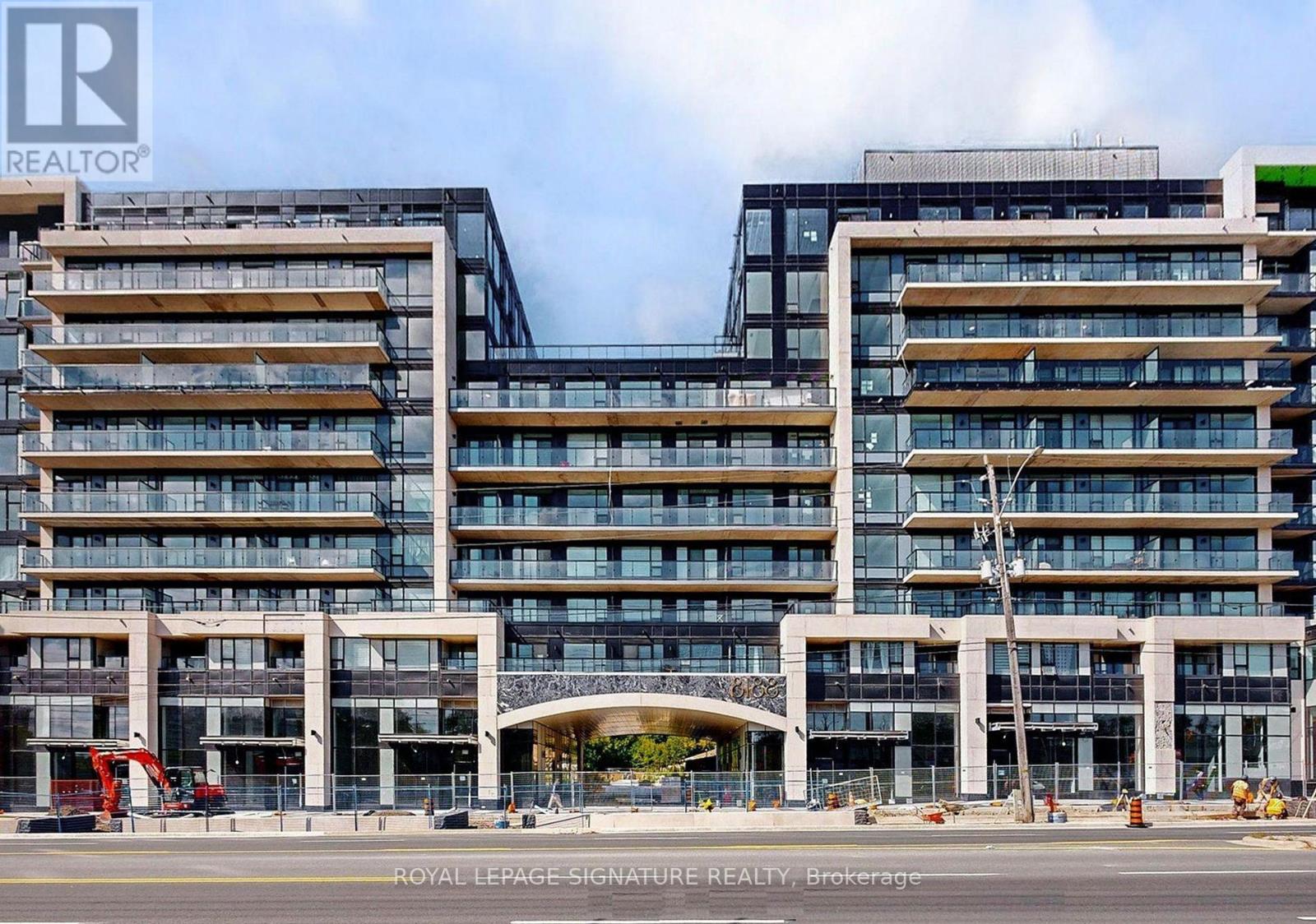 215 - 8188 YONGE STREET, Vaughan, Ontario