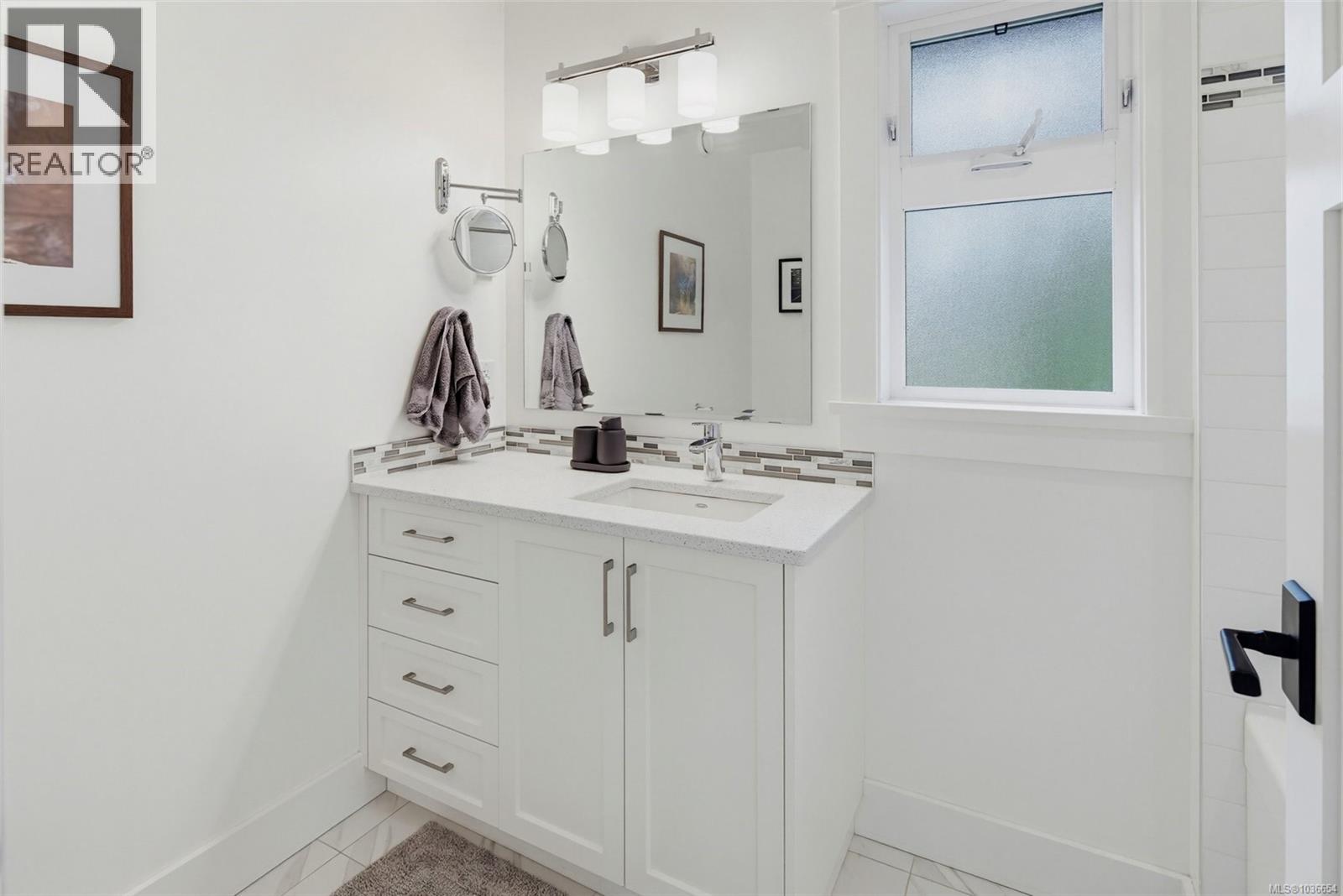 1217 Hewlett Pl, Oak Bay, British Columbia  V8S 4P6 - Photo 26 - 1036654