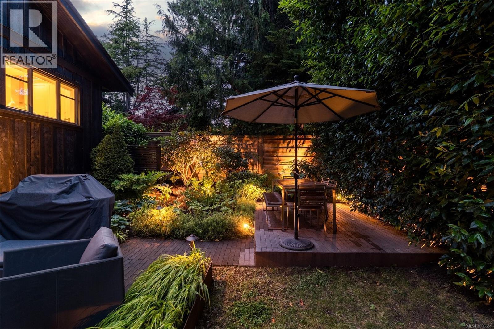 1217 Hewlett Pl, Oak Bay, British Columbia  V8S 4P6 - Photo 3 - 1036654